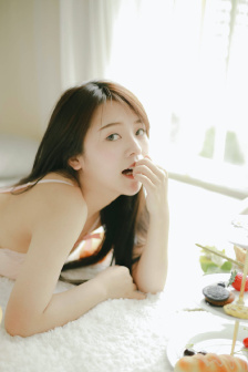 ASS白嫩白嫩的女人